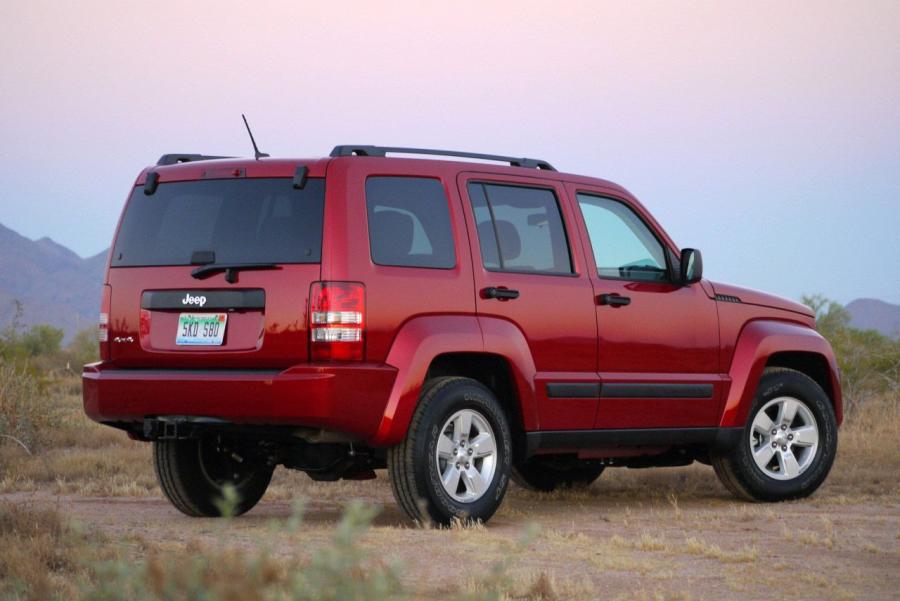  Jeep Liberty Sport 2010 года  (фото 15 из 37)